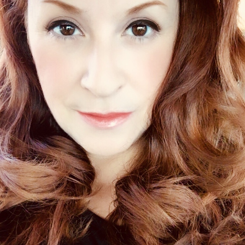 Meet your Posher, Claudia! 🥰